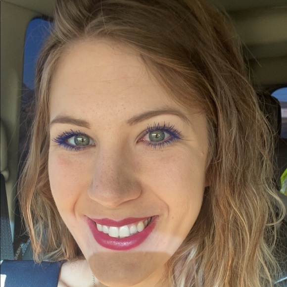 Meet your Posher, Danielle - Picture 1 of 1